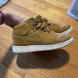 Nike Air Jordan 1 Mid size 7Y